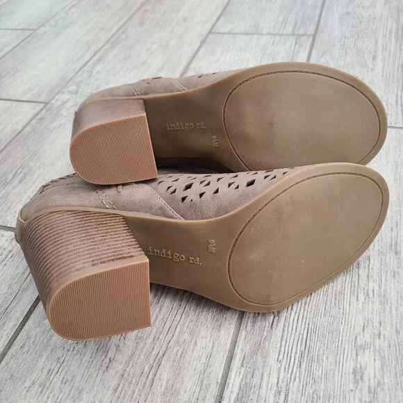 Indigo Rd. ankle booties perforated taupe women's size 9.5 - Picture 9 of 12